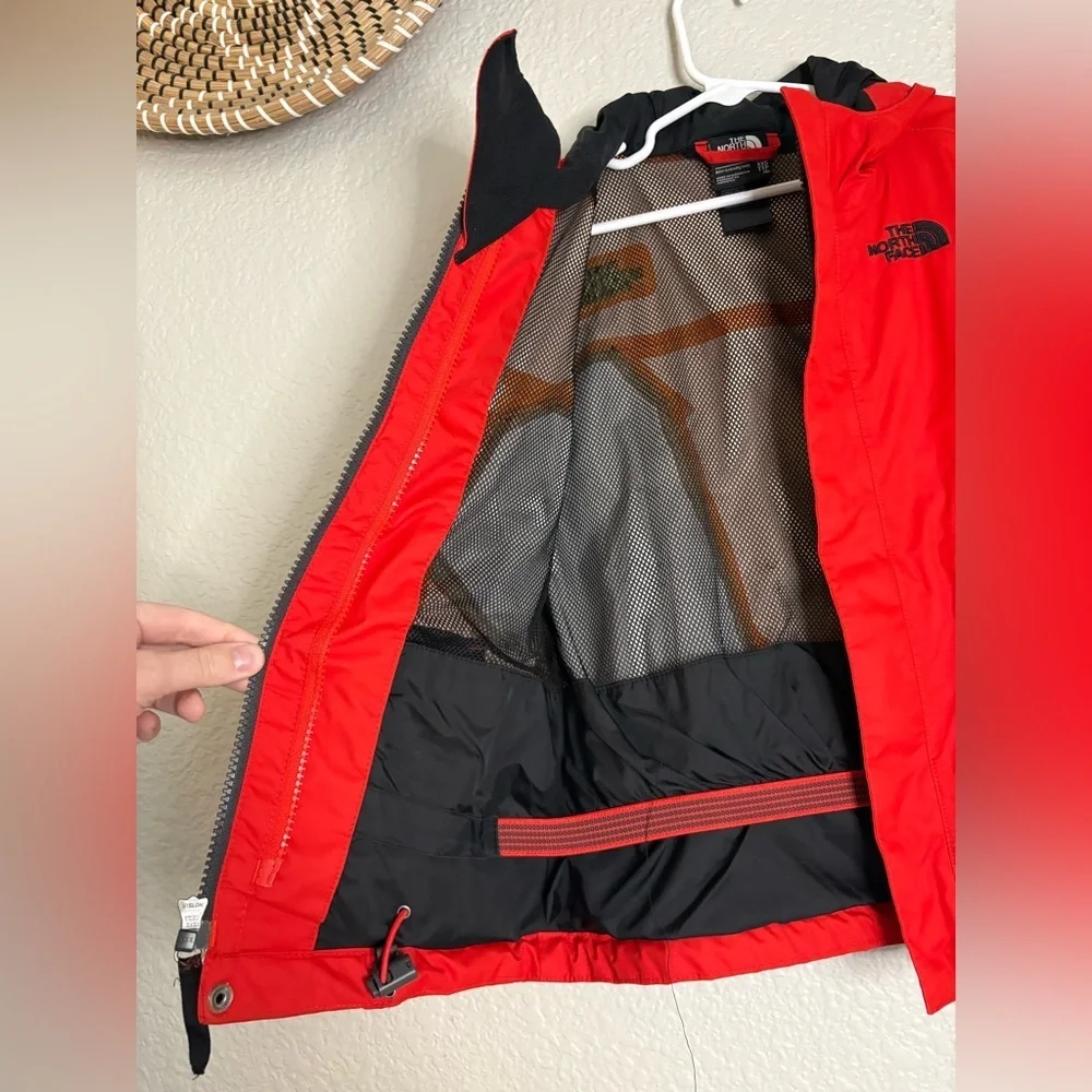 The North Face Boys Red Ski Jacket Hyvent Outer Layer Waterproof